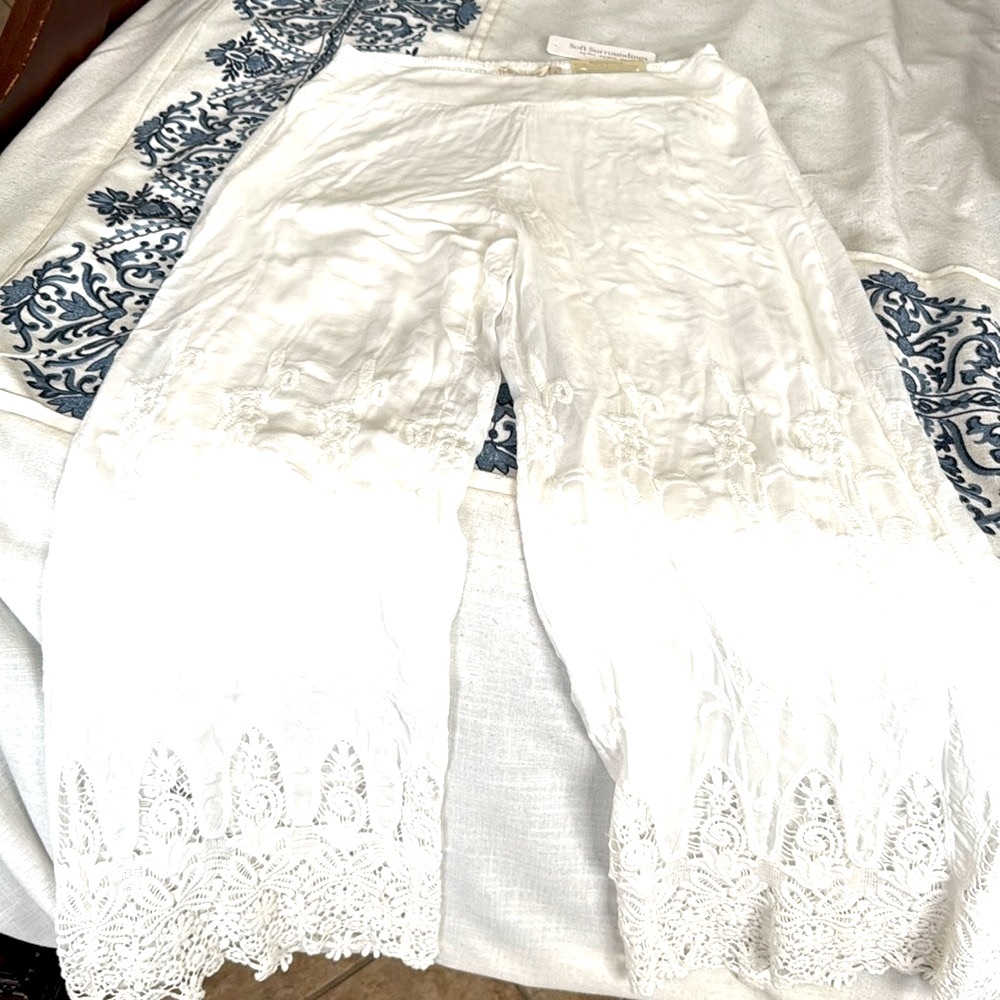 Soft Surroundings medium lined white pants lace bottoms  great cruise or island